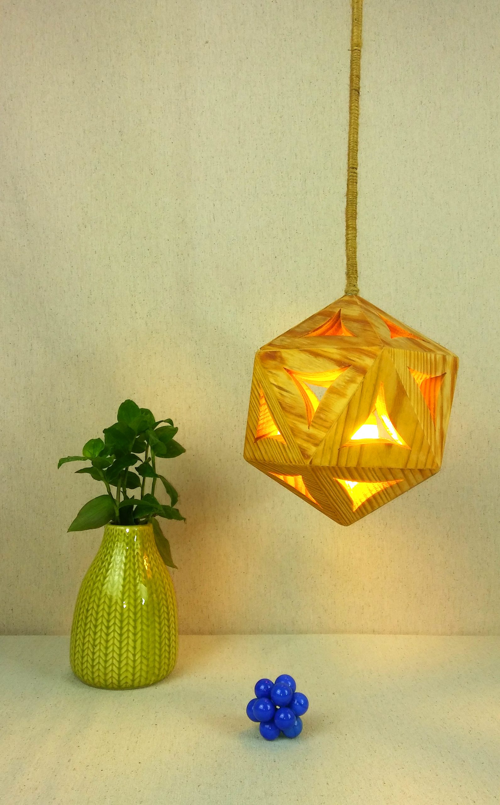 Lámpara icosaedro de madera